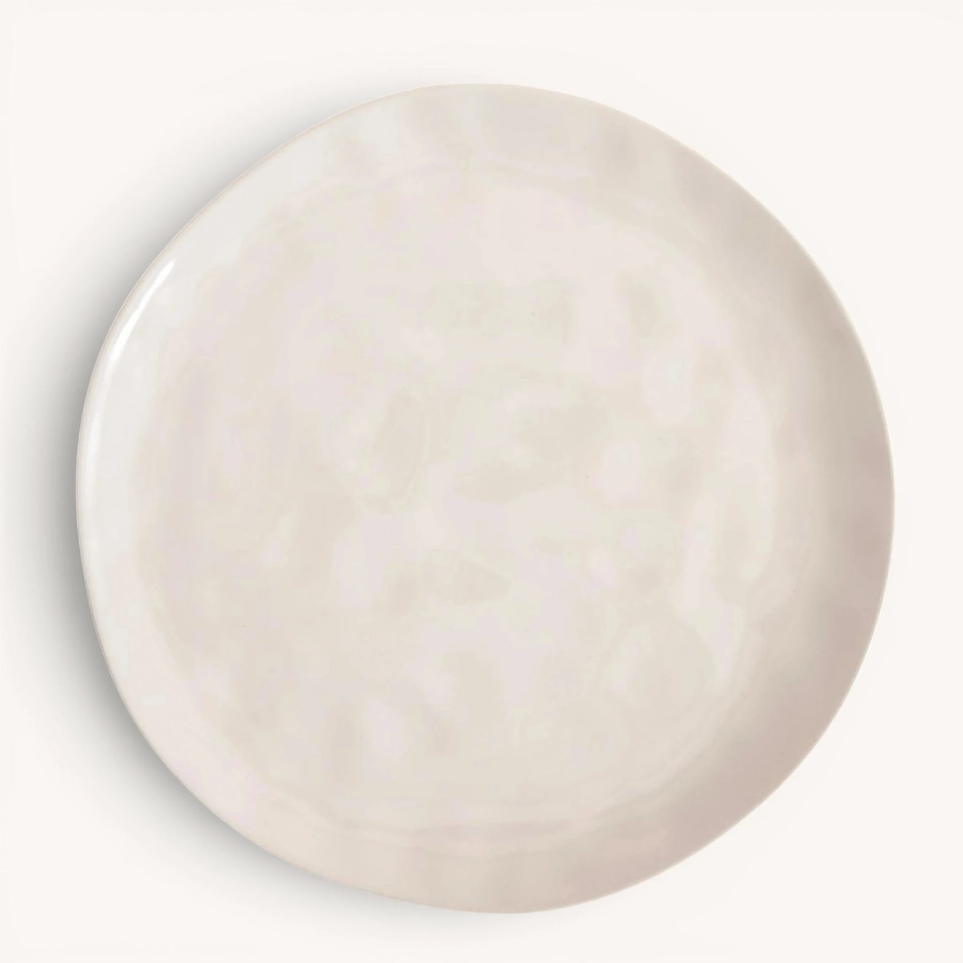 Cosmos dinerbord – handgevormd stoneware, organisch beige, ø26 cm