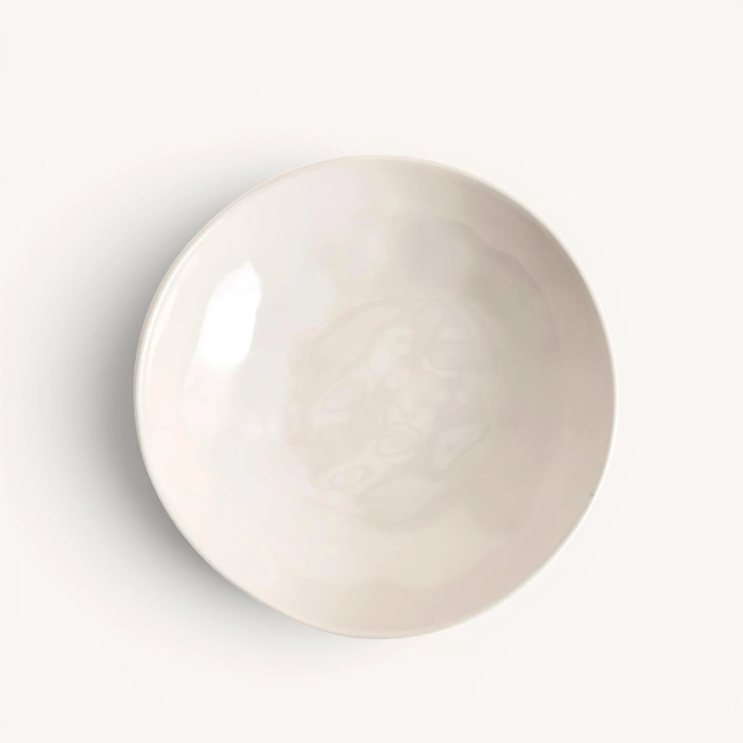 Cosmos diep bord – handgevormd stoneware, organisch beige, ø20,5 cm